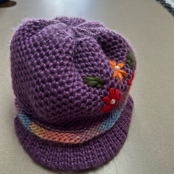 Hand crochet womens purple hat with flowers pearl centers and short visor - Picture 1 of 6